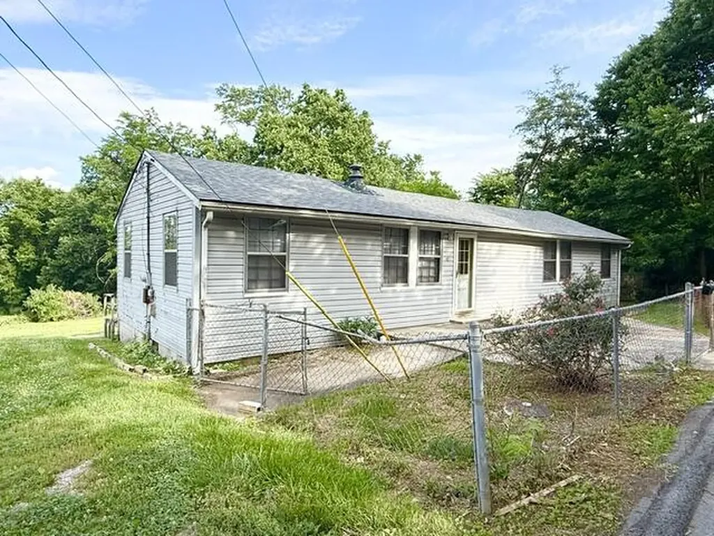 132 Lincoln Street Nicholasville KY 40356
