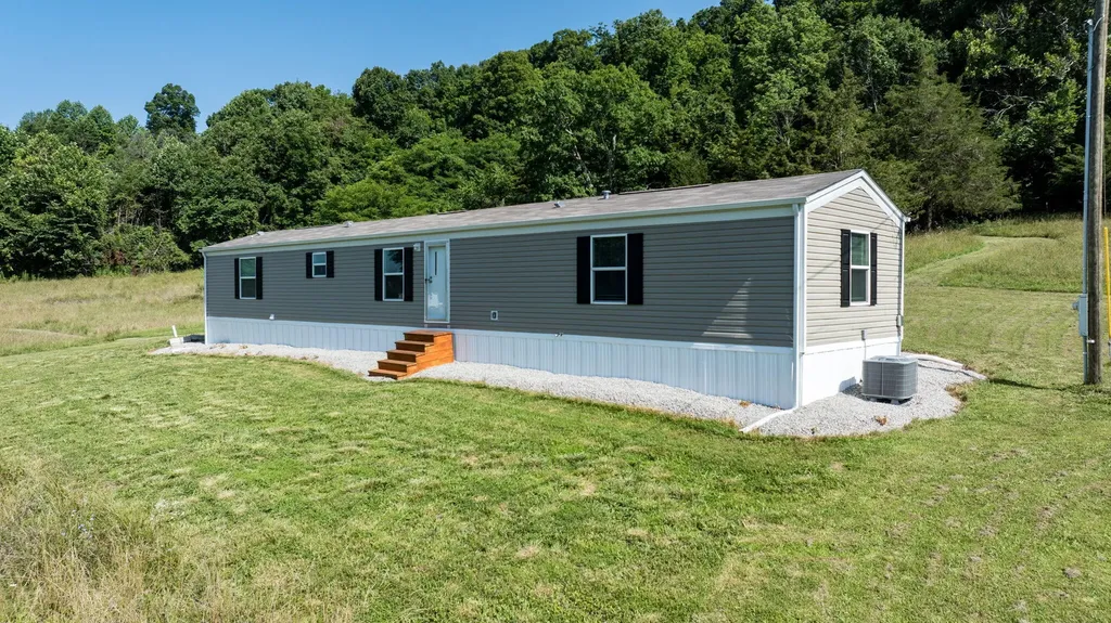 306 Godbey Road Bethelridge KY 42516