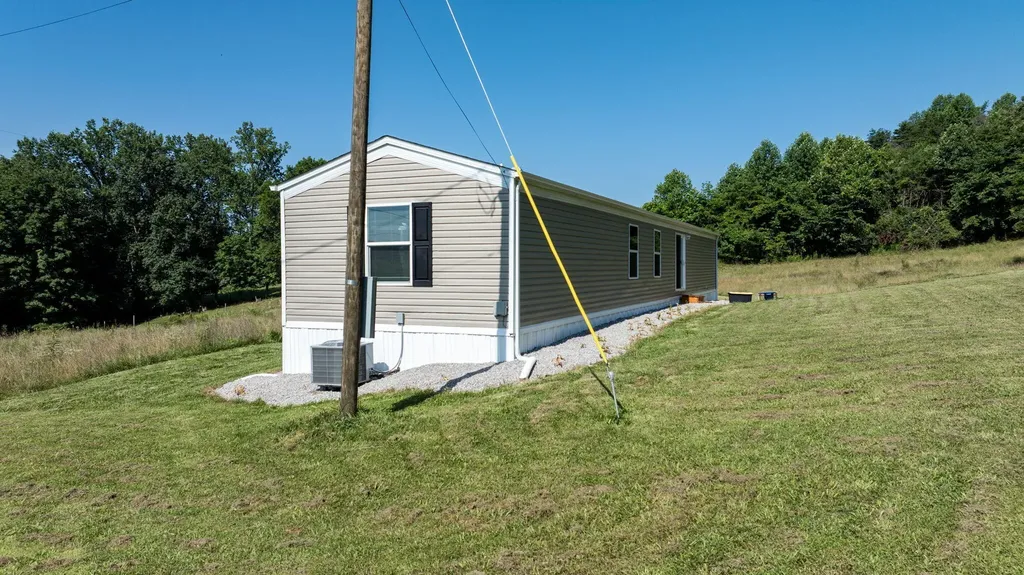 306 Godbey Road Bethelridge KY 42516
