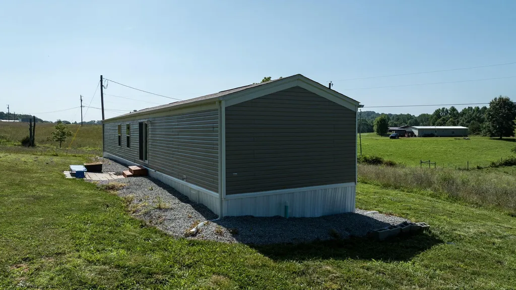 306 Godbey Road Bethelridge KY 42516