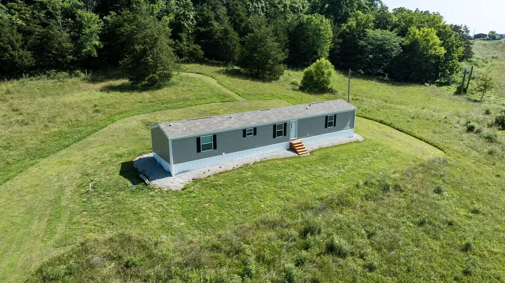 306 Godbey Road Bethelridge KY 42516