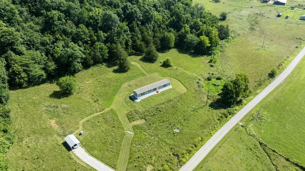 306 Godbey Road Bethelridge KY 42516