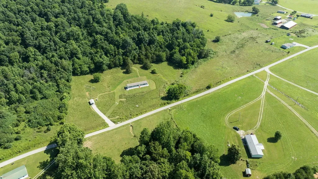 306 Godbey Road Bethelridge KY 42516