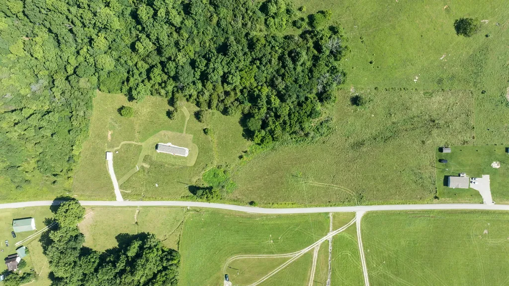 306 Godbey Road Bethelridge KY 42516