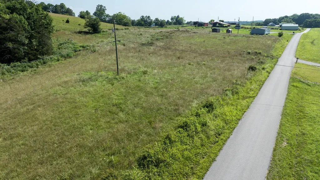 306 Godbey Road Bethelridge KY 42516