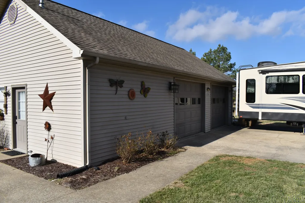 8255 Old Lovelaceville Road Paducah KY 42001