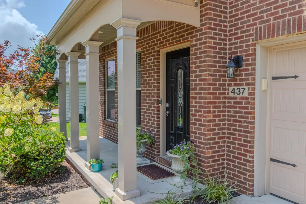 437 Larkhill Cove Lexington KY 40509