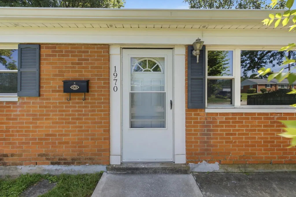 1970 Knight Lane Lexington KY 40511