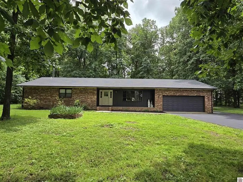 142 Hancock Lane Benton KY 42025
