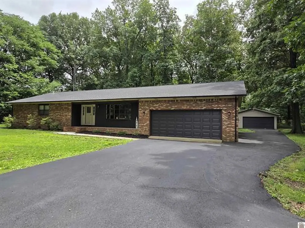 142 Hancock Lane Benton KY 42025