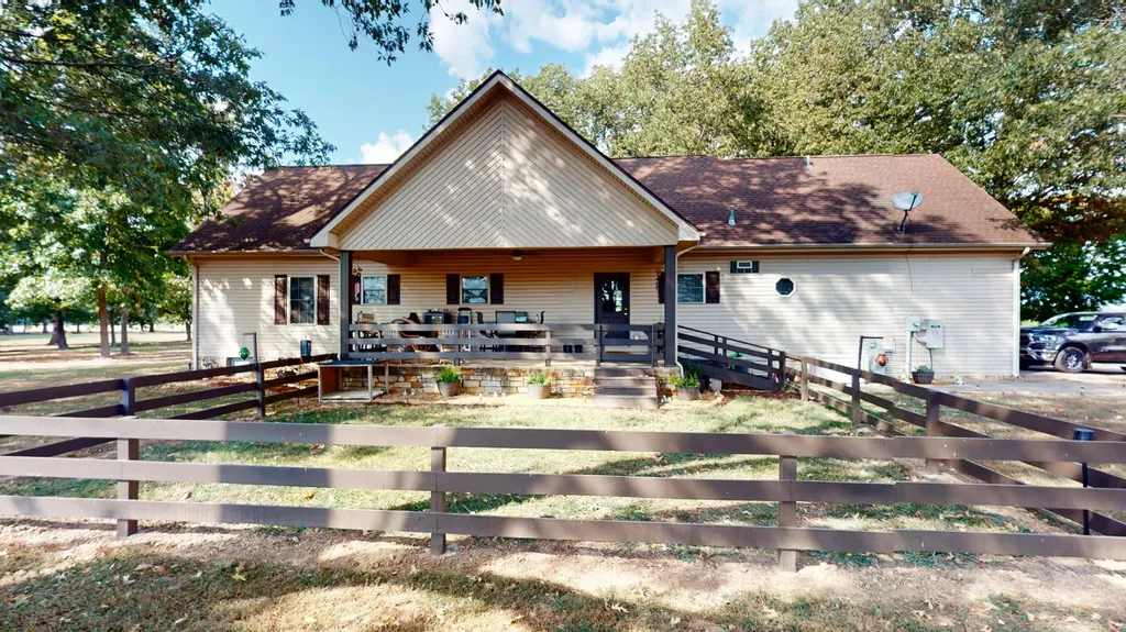 1239 Caldwell Road Murray KY 42071