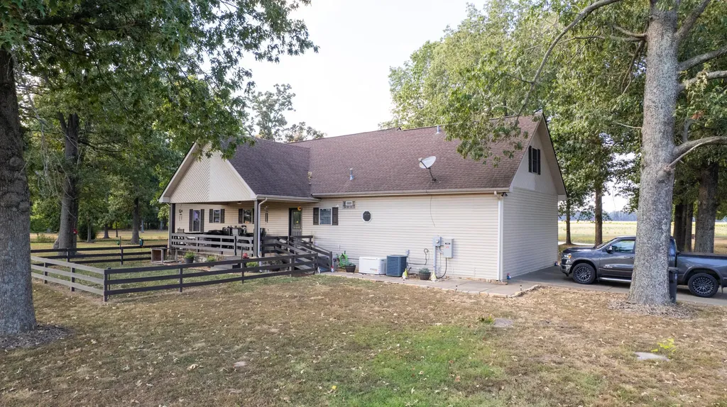 1239 Caldwell Road Murray KY 42071