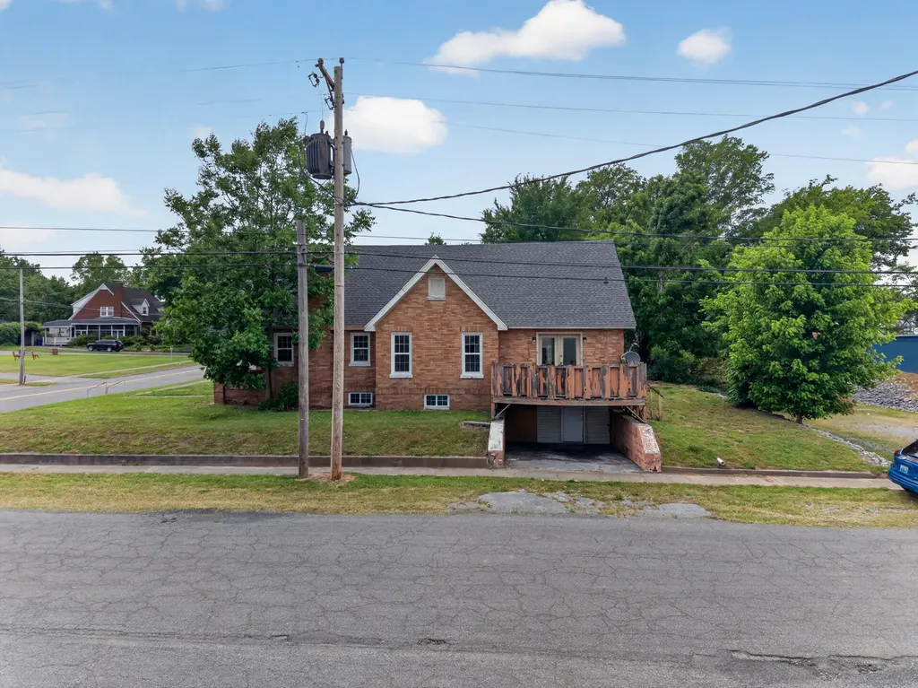200 W 12th Street Benton KY 42025
