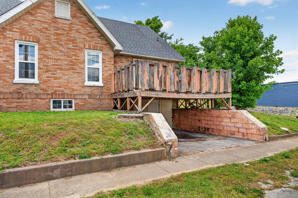 200 W 12th Street Benton KY 42025