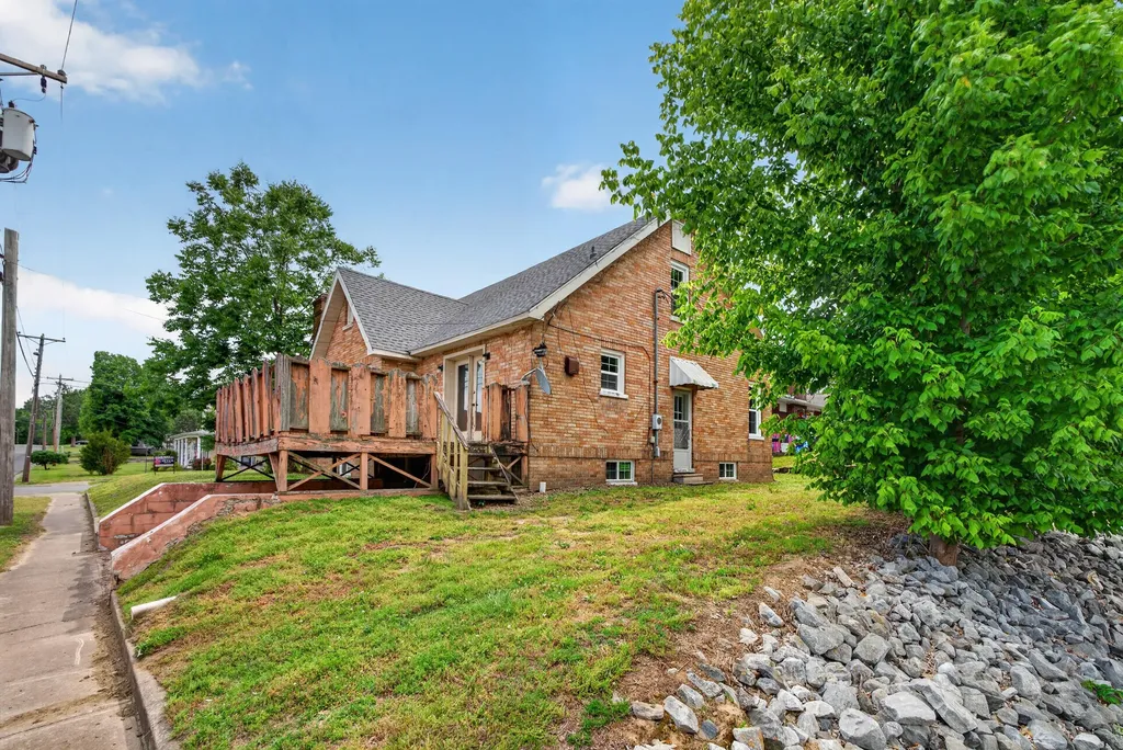 200 W 12th Street Benton KY 42025