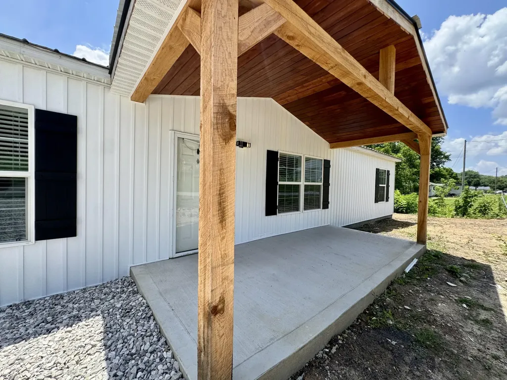 5783 Slate Lick Road London KY 40741