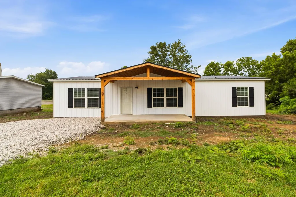5783 Slate Lick Road London KY 40741