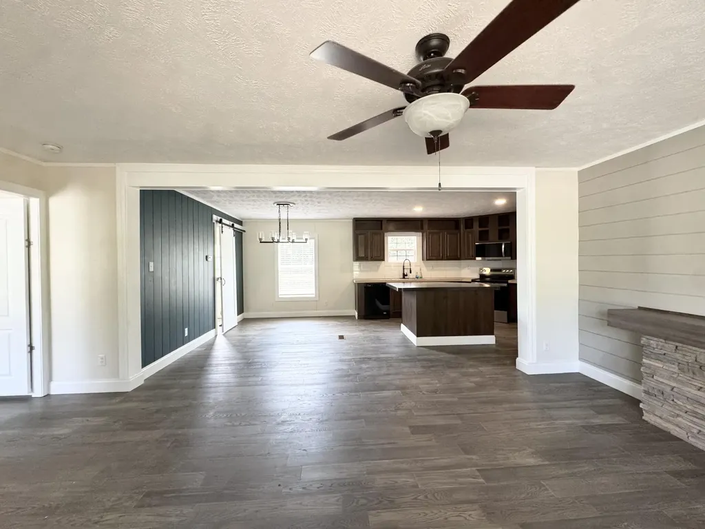 5783 Slate Lick Road London KY 40741