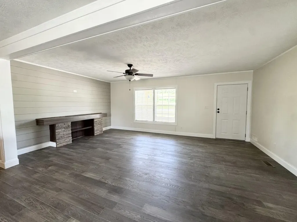 5783 Slate Lick Road London KY 40741