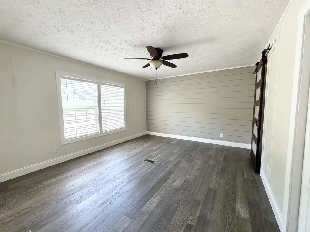 5783 Slate Lick Road London KY 40741