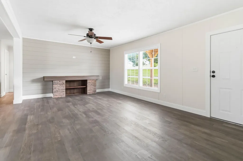 5783 Slate Lick Road London KY 40741
