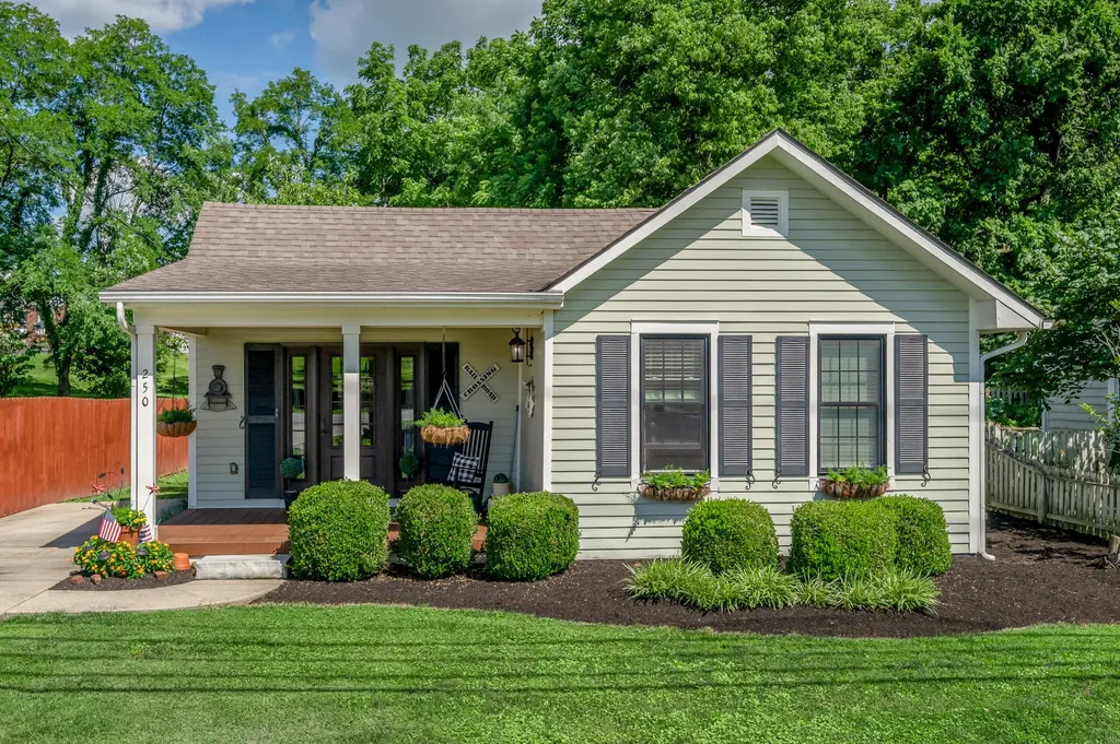 250 N Winter Street Midway KY 40347