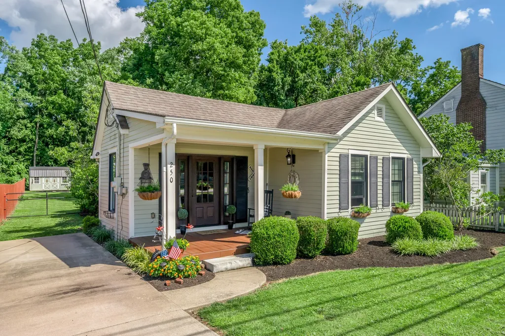 250 N Winter Street Midway KY 40347