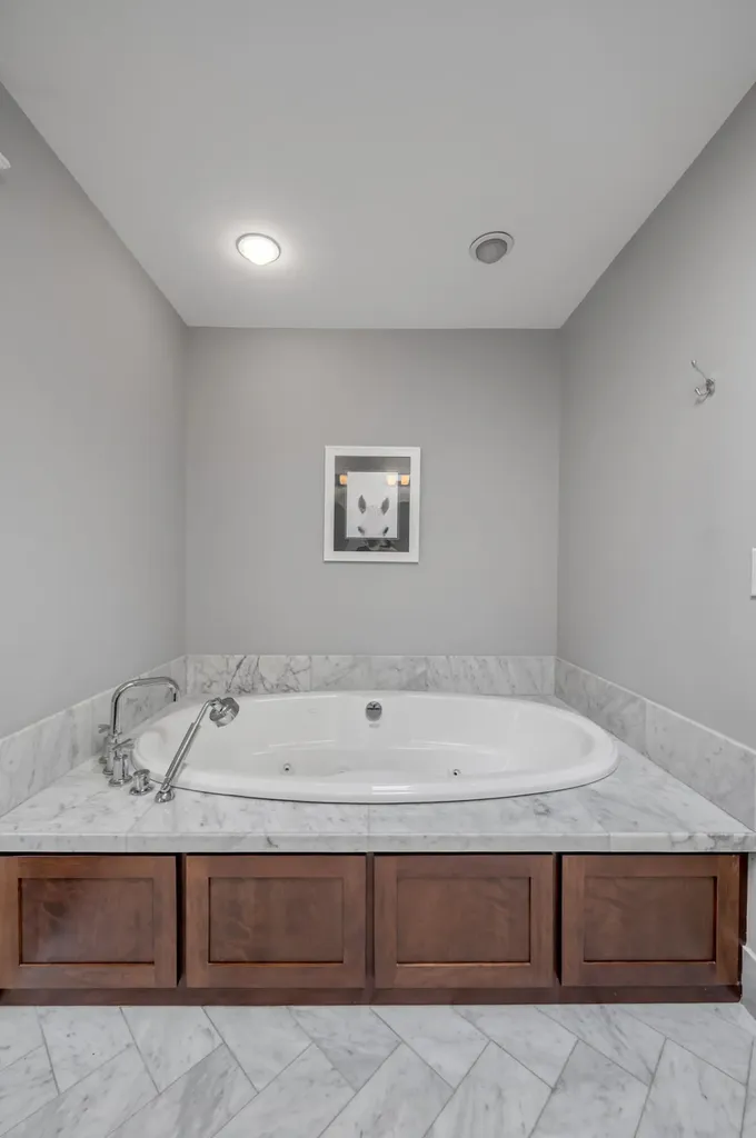250 N Winter Street Midway KY 40347