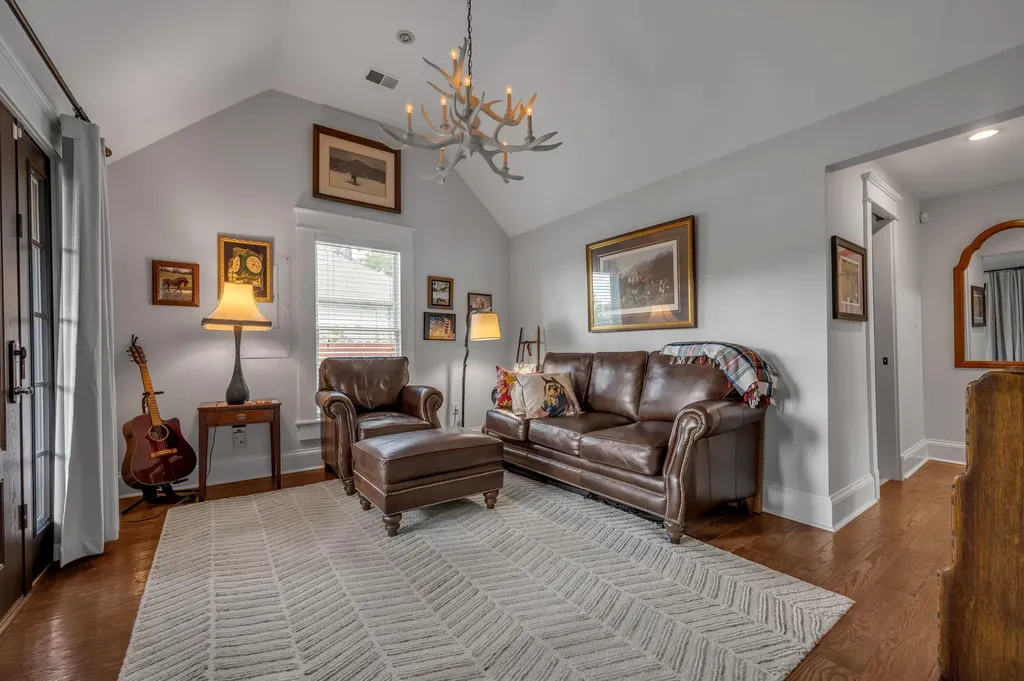 250 N Winter Street Midway KY 40347