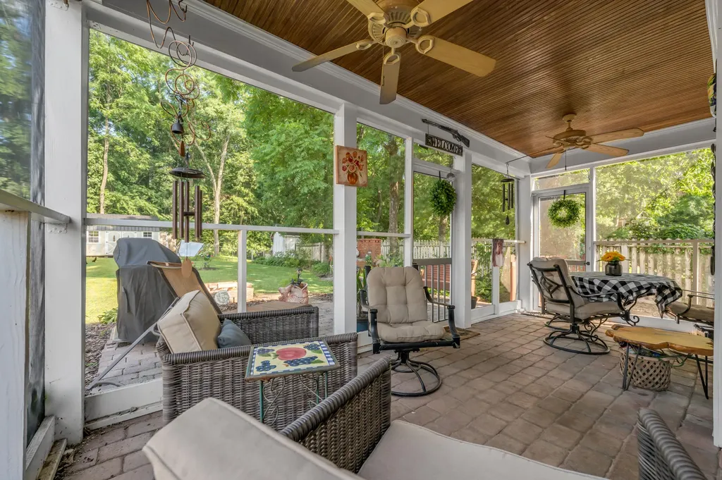 250 N Winter Street Midway KY 40347