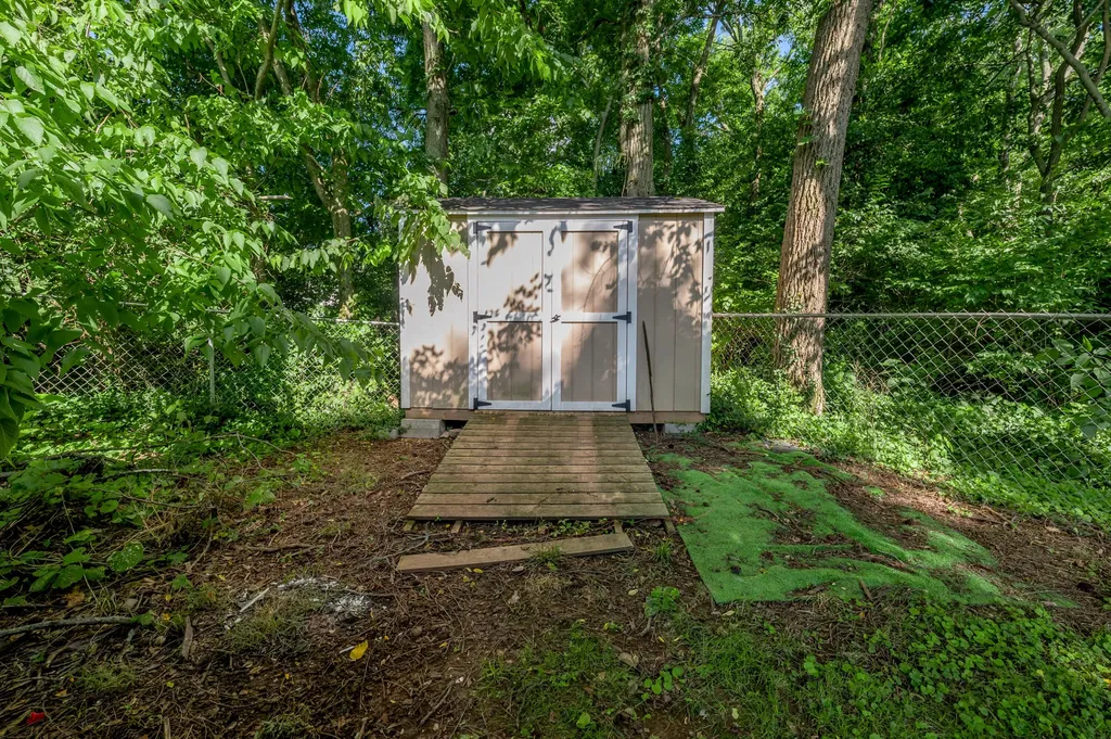 250 N Winter Street Midway KY 40347