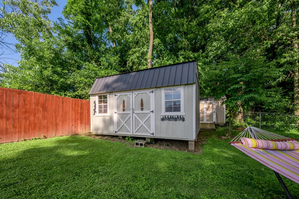 250 N Winter Street Midway KY 40347