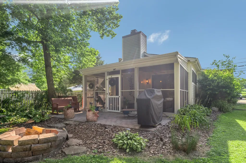 250 N Winter Street Midway KY 40347
