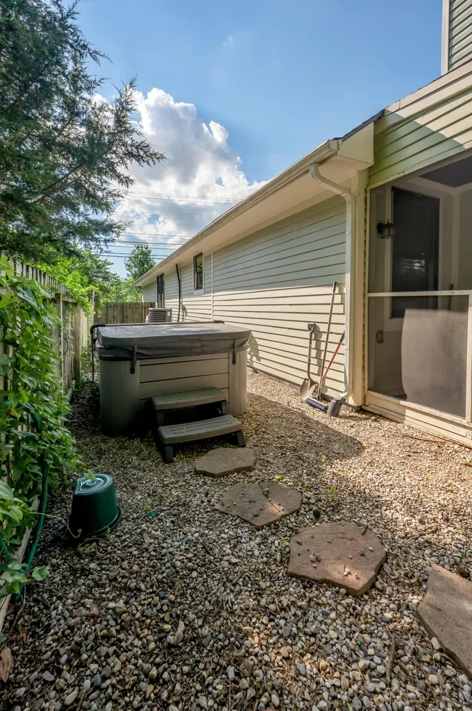 250 N Winter Street Midway KY 40347