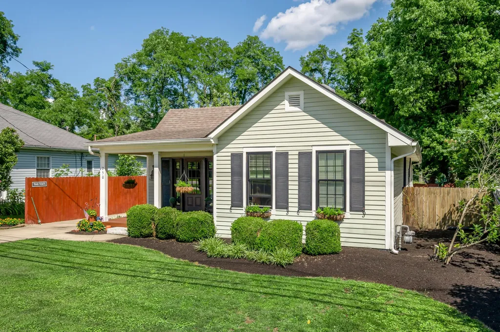 250 N Winter Street Midway KY 40347