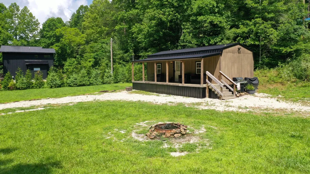 4 Lacy Lane Campton KY 41301