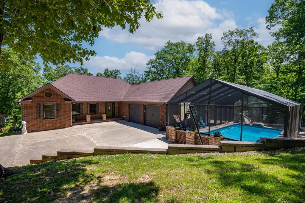 1091 Deepwood Drive Murray KY 42071