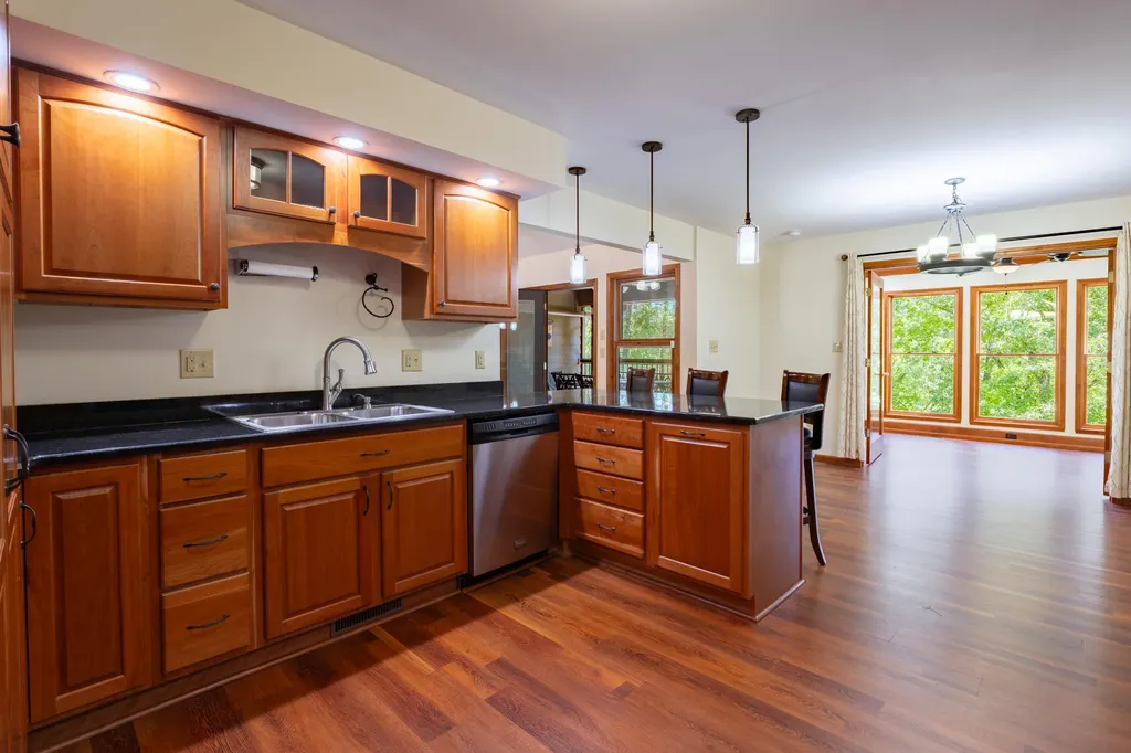 1091 Deepwood Drive Murray KY 42071