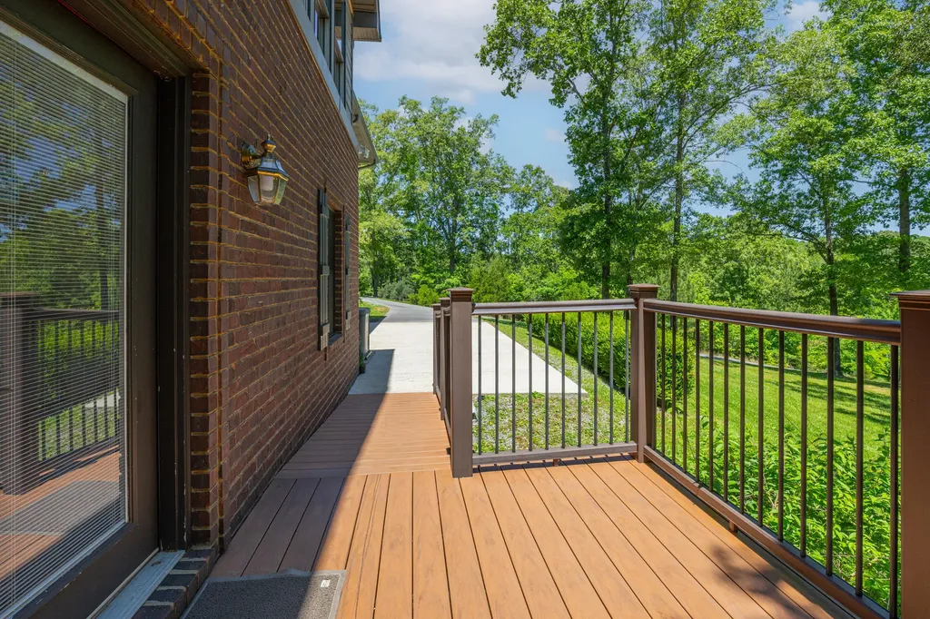 1091 Deepwood Drive Murray KY 42071