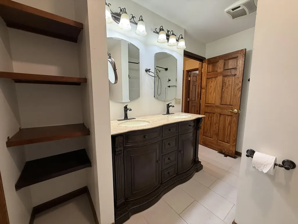 1091 Deepwood Drive Murray KY 42071
