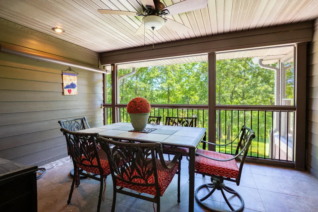 1091 Deepwood Drive Murray KY 42071