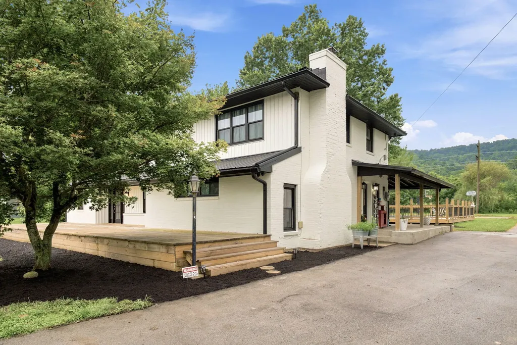 971 E College Avenue Stanton KY 40380
