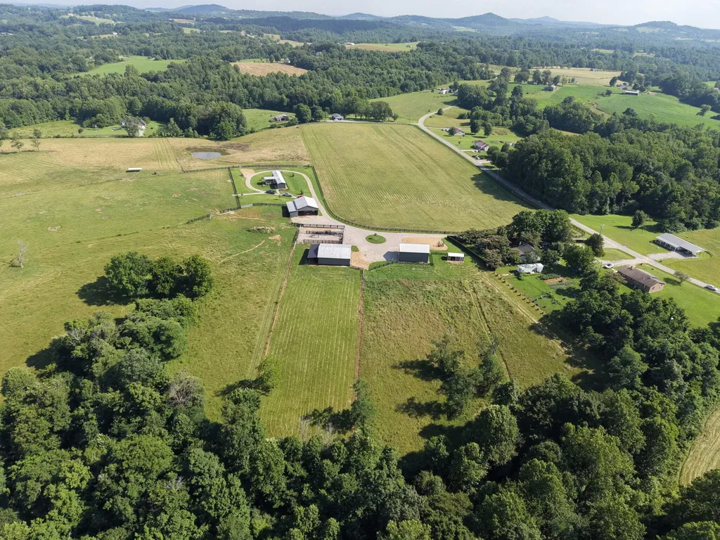 2511 Calvary Ridge Road Yosemite KY 42566