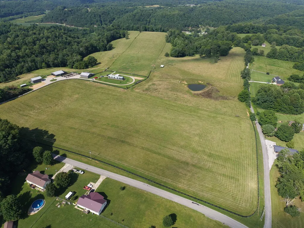 2511 Calvary Ridge Road Yosemite KY 42566
