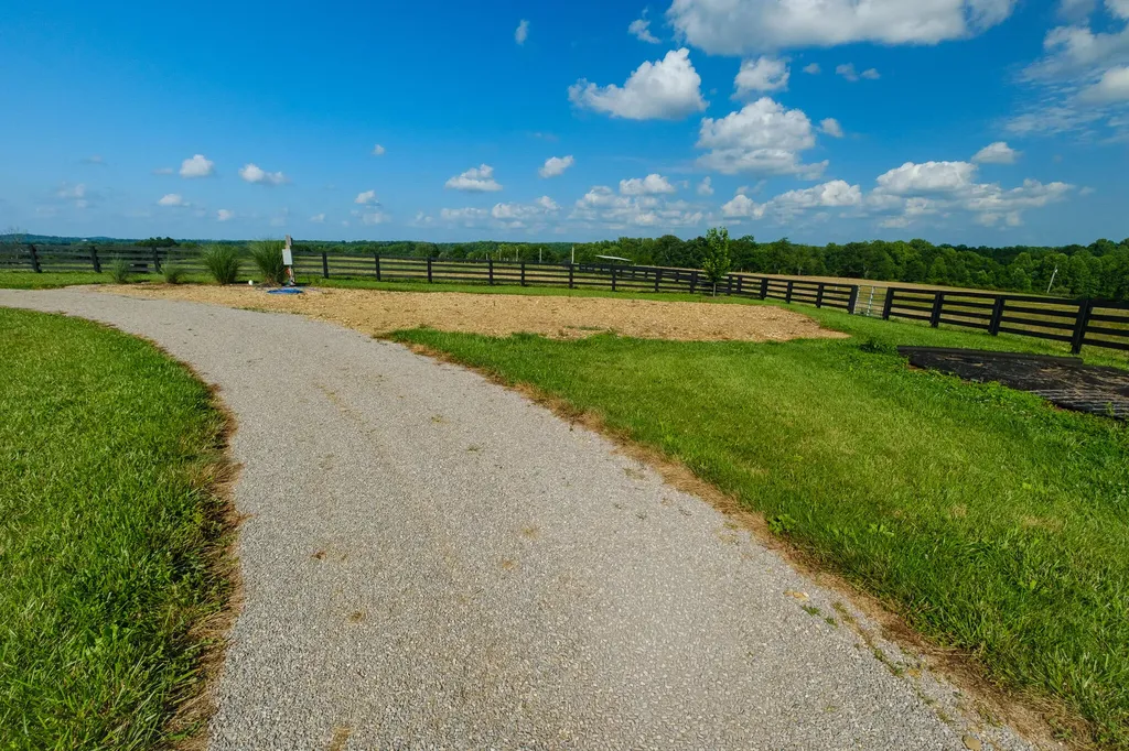 2511 Calvary Ridge Road Yosemite KY 42566