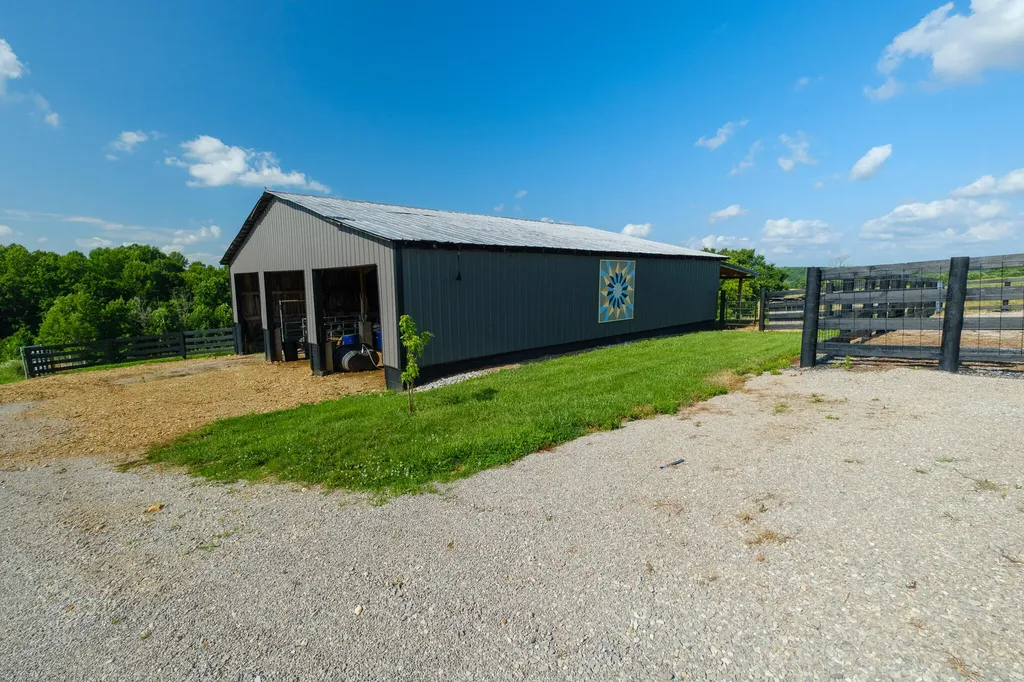 2511 Calvary Ridge Road Yosemite KY 42566