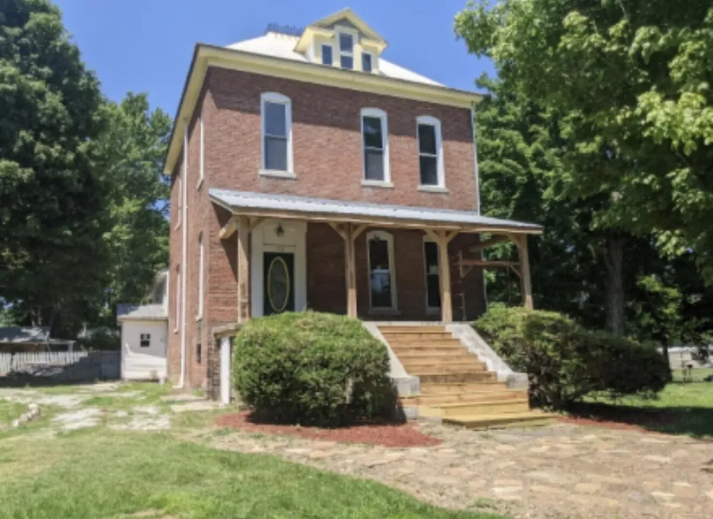 115 Pierce Street Marion KY 42064