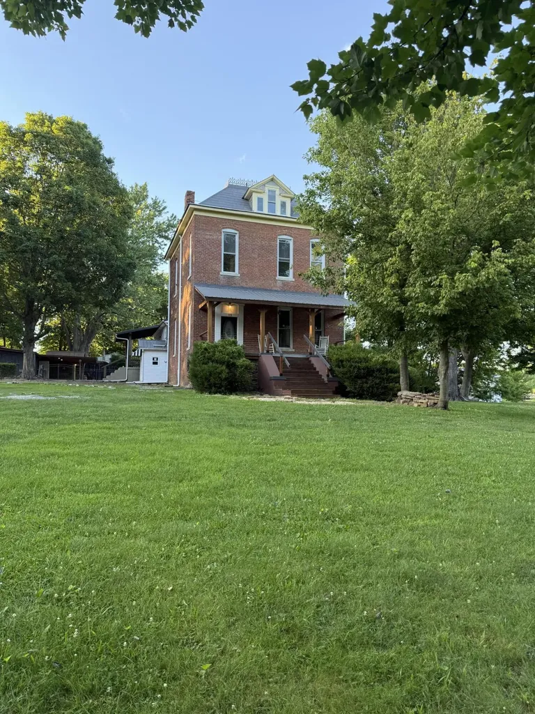 115 Pierce Street Marion KY 42064