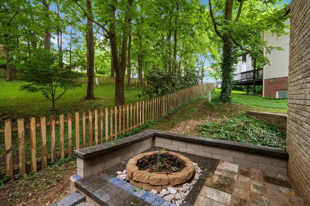 2316 Valencia Drive Lexington KY 40513