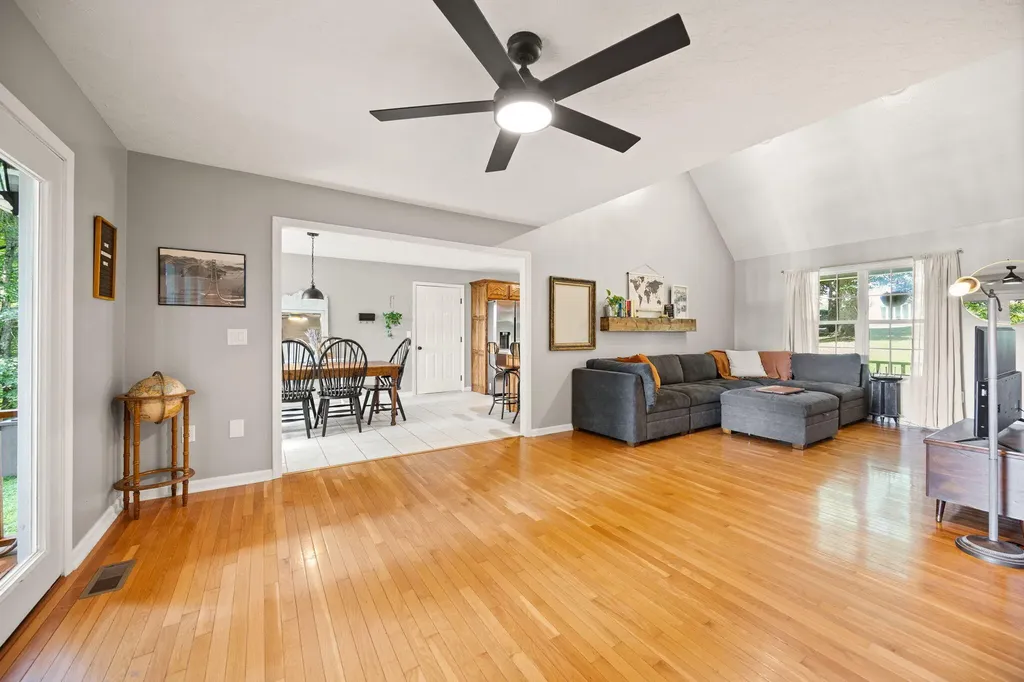 529 Cliffside Drive Russell Springs KY 42642